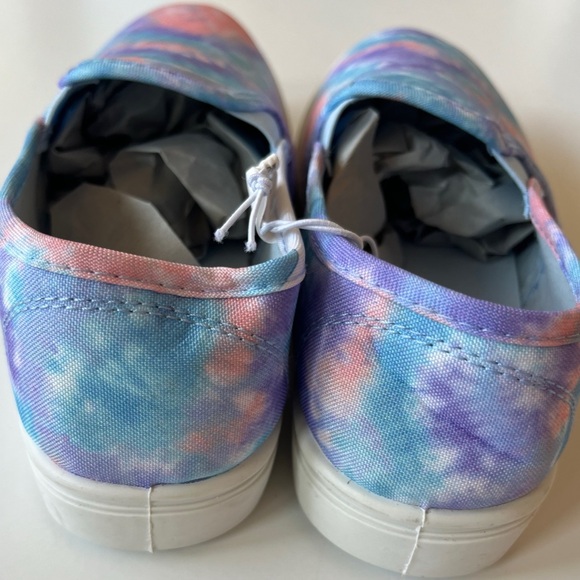 Girls Tie Dye Slip on Sneakers Size 3 New - Picture 4 of 7